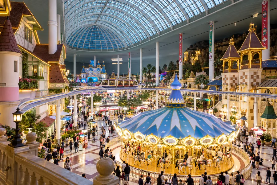 Wahana dalam ruangan di Lotte World Adventure