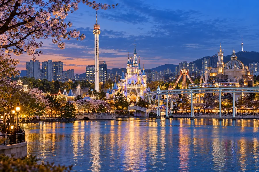 Kunjungan malam ke Lotte World yang diterangi lampu